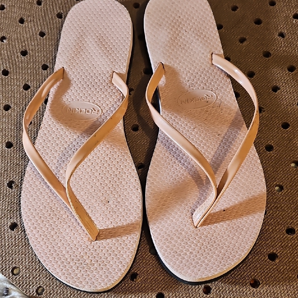 Rockin Women's Blush Sandals Size 8.